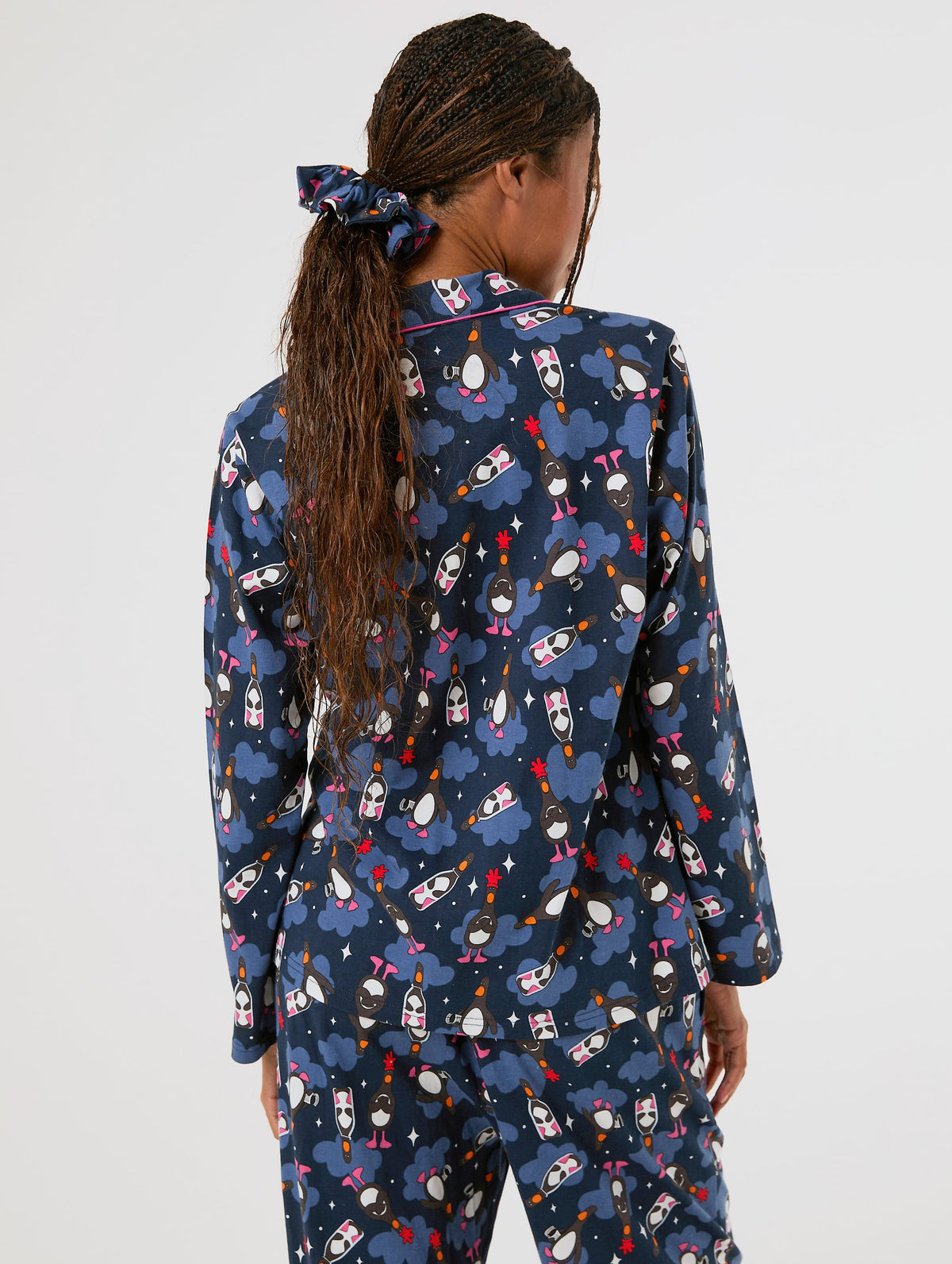 Wallace & Gromit x Skinnydip Feathers Pyjama set with Scrunchie - Image 7