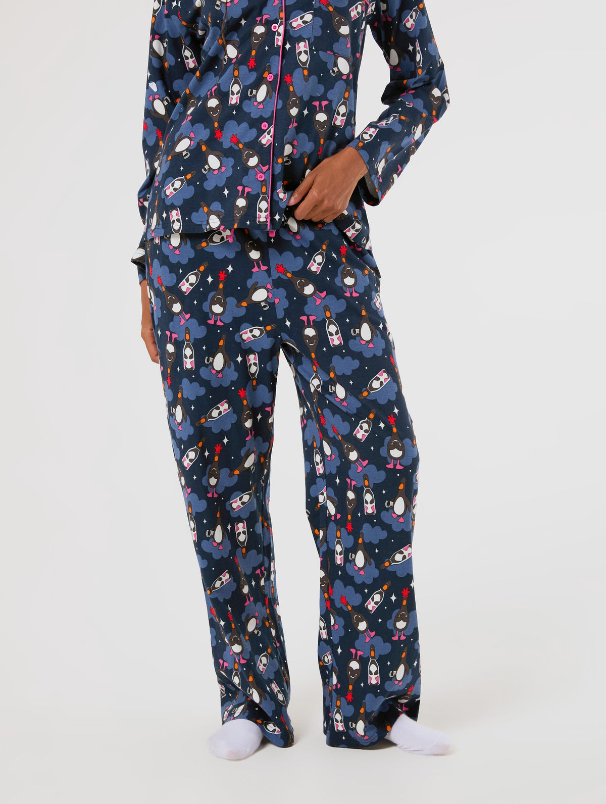 Wallace & Gromit x Skinnydip Feathers Pyjama set with Scrunchie - Image 8